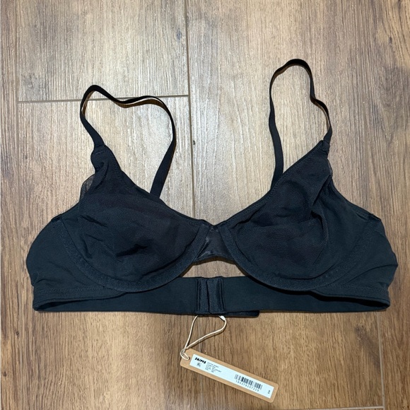 Black SKIMS Bra - Picture 5 of 5